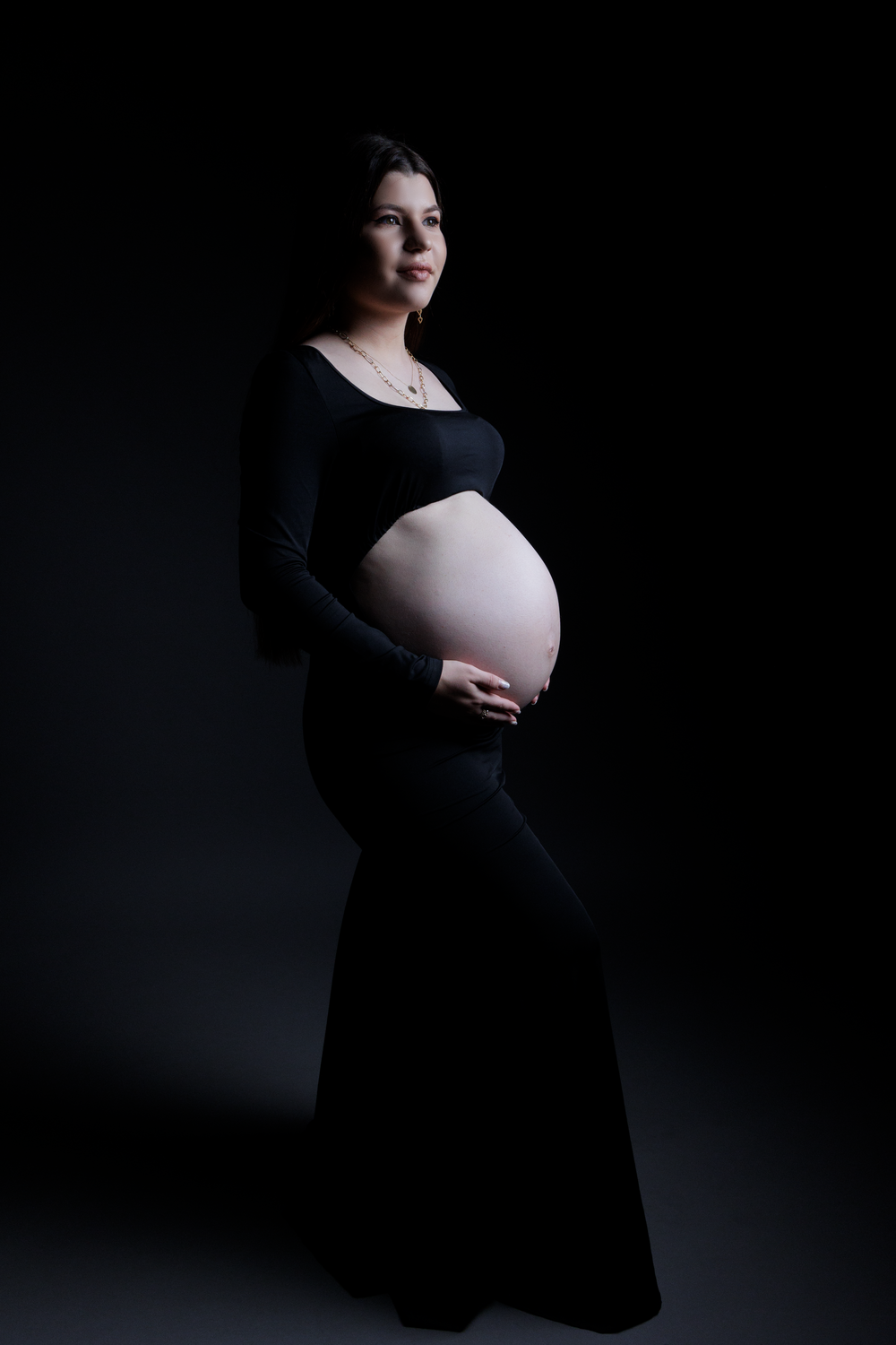 Ședință foto pentru graviduțe — lumină profesională de studio